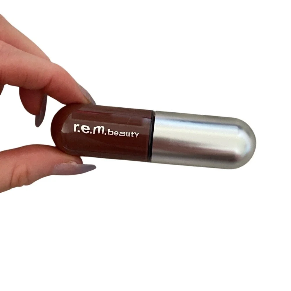 r.e.m.‎ beauty On Your Collar Liquid Lipstick Absolutely Deep Mahogany Matte
